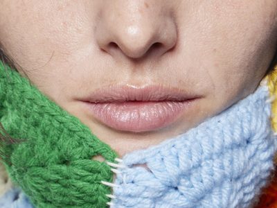 Labios partidos en invierno: rompemos los mitos que empeoran el problema y te aconsejamos qué es lo mejor