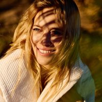 Luisana Lopilato apostó por el abrigo más original de la temporada y lo convirtió en protagonista absoluto