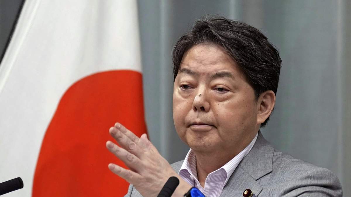 El ministro jefe del gabinete japonés, Yoshimasa Hayashi, habla durante una conferencia de prensa en la oficina del primer ministro en Tokio, el 27 de agosto de 2024