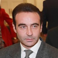 Perdió el pudor: capturan a Enrique Ponce comiéndose a besos a su nueva novia, Ana Soria