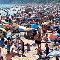 En plena pandemia, las playas de Reino Unido rebalsaron de turistas