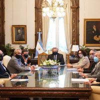 Alberto Fernández se reunió con la Mesa de Enlace y dio marcha atrás a sus dichos