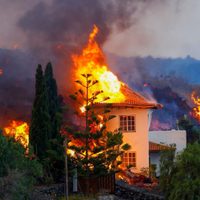 Al menos 100 casas fueron destruidas por la lava del volcán Cumbre Vieja en la isla de La Palma