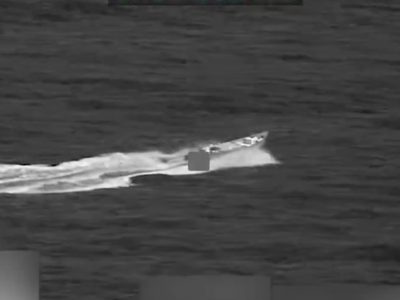 Ejército de EU ataca lancha en el Pacífico oriental; mata a 1 y deja 2 vivos (Video)