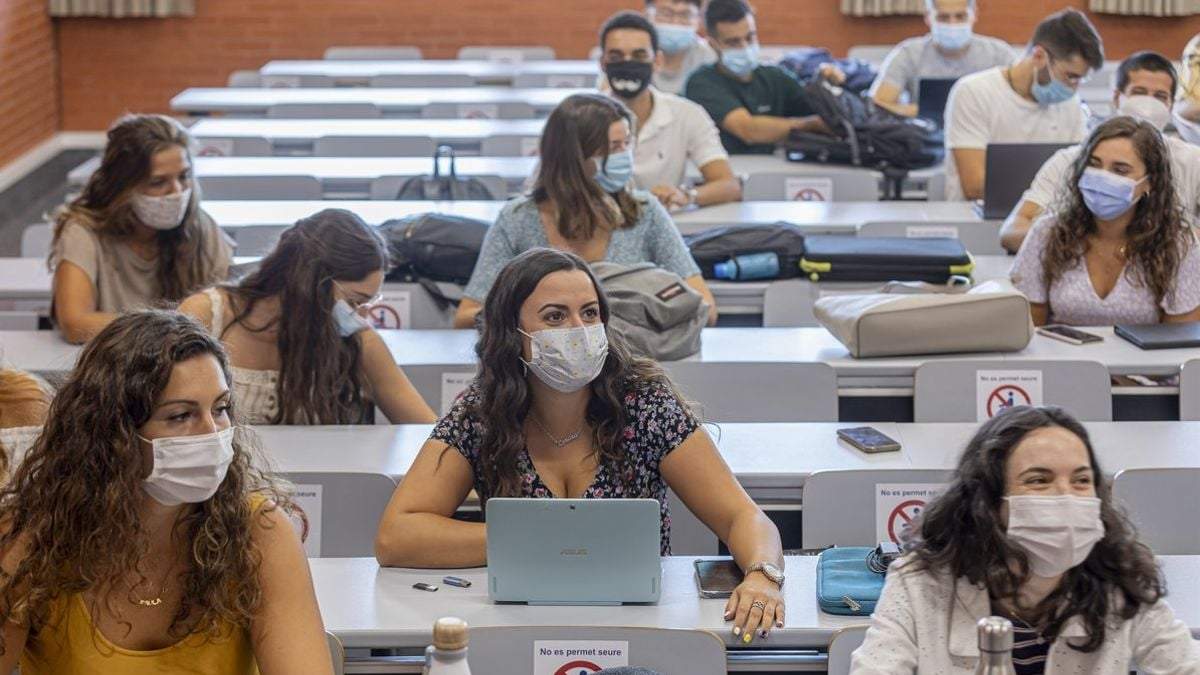 Estudiantes universitarios. Fuente: (Twitter)