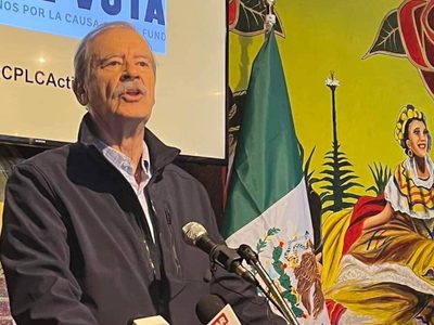 Mexicanos en Arizona gritan "mentiroso" y "traidor" a Vicente Fox (Video)