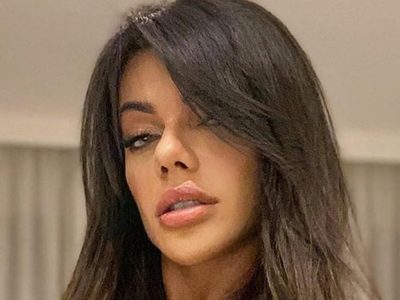 ¡Casi como vino al mundo! Suzy Cortez reza en el ángulo ¡menos pensado!