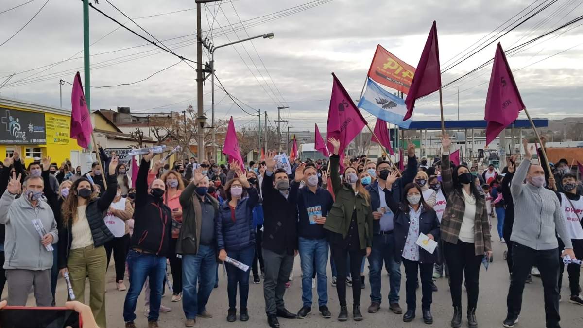 Integrantes del Frente de Todos en el oeste de la ciudad de Neuquén. Fuente: (Twitter)