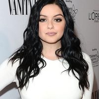 Ariel Winter olvidó que su bañador era traslúcido y se volteó frente a cámara... ¡Ups!