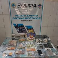 Por venta de drogas, imputaron a dos hombres y secuestraron cocaína y 320 mil pesos