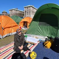 Profesora vio inspiración en protestas en Columbia, pero alcalde de NY la llamó "agitadora externa"
