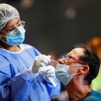 Nueva medida respecto a los tests de coronavirus: quiénes podrán hisoparse