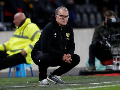 Insólito gol en contra del Leeds de Bielsa