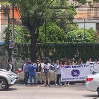 Trabajadores del PJF protestan contra la reforma afuera de la sede de la plenaria de Morena (Video)