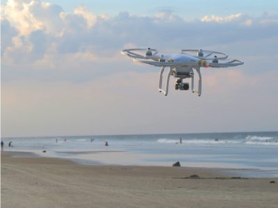 España trabaja para evitar aglomeraciones en las playas: comenzaron a patrullar con drones