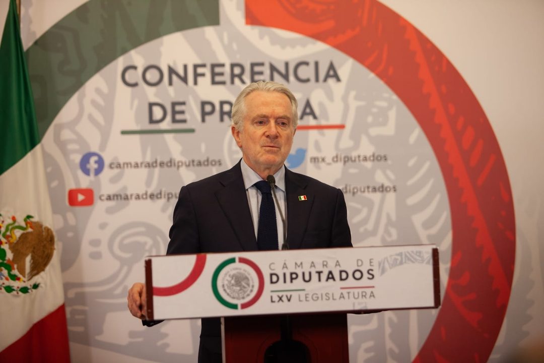 conferencia del presidente de la mesa directiva de la cámara de diputados, Santiago creel