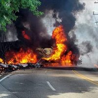Explota una pipa con combustible en la avenida Escénica de Acapulco (Videos)