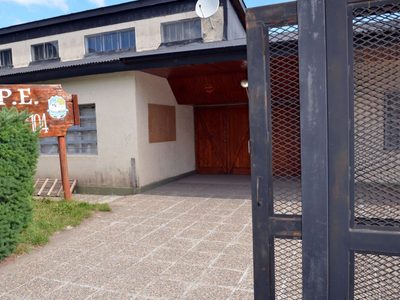 “Hoy las familias decimos basta” por la falta de clases en la Escuela 104