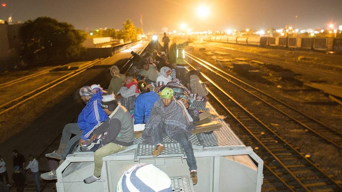 A falta de trenes para despazarse, los migrantes podrían buscar caminos más riesgosos