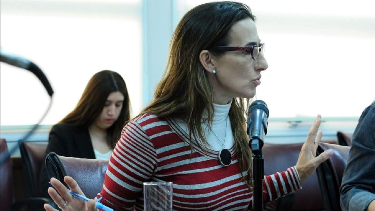 La diputada Soledad Salaburu, pidió declarar la emergencia en violencia de género. Fuente: (Legislatura de Neuquén)