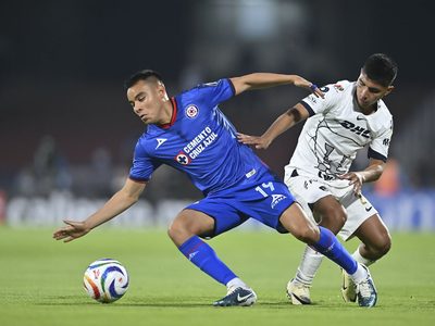 Cruz Azul venció 2-0 a los Pumas en el juego de ida de los cuartos de final (Videos)