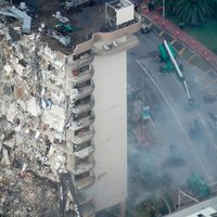 Incendio complica búsqueda de sobrevivientes en edificio colapsado en Miami