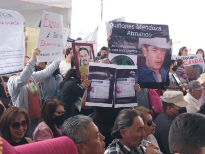 Familiares de desaparecidos protestan en evento de AMLO en Fresnillo