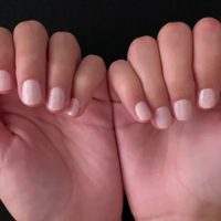 Nail art: de qué se trata el milky nails, la nueva tendencia y elegante tendencia en uñas cortas