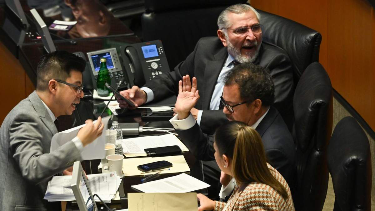 Adán Augusto López en la sesión del Senado