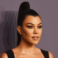 ¡Qué calor! Kourtney Kardashian olvidó vestirse y salió como Dios la trajo al mundo, ¡es color café!