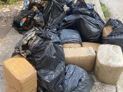 Abandonan 90 kilos de mariguana sobre una banqueta en León