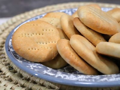 Tortitas raspadas: la receta mendocina que es una bomba, perfecta para acompañar los mates de la tarde