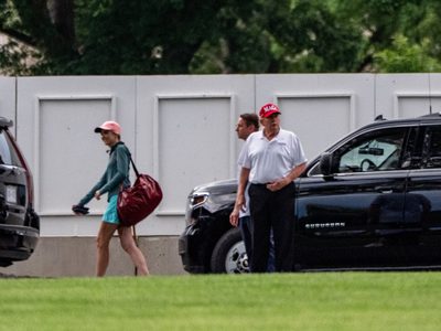 Trump advierte a Irán que el tiempo corre y "no quedará nada de ellos" si ataca