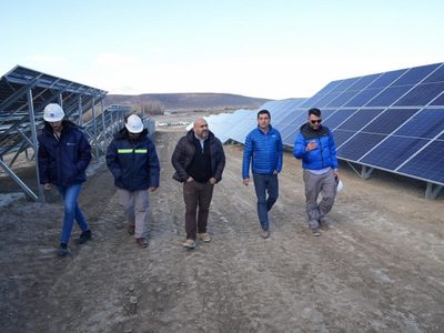 Koopmann inspeccionó la obra del parque solar El Alamito