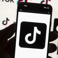 Gobierno de Dinamarca busca prohibir el acceso a redes sociales a menores de 15 años