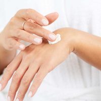 Hacé tu propia crema para manos con esta receta y no vas a querer volver a comprar las de perfumería