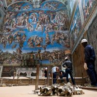 Trabajadores del Vaticano instalan la estufa y chimenea para el cónclave (Video)