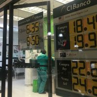 El dólar rebasa los 20 pesos pese a subasta