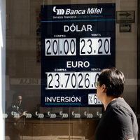 Petróleo y virus siguen tumbando a la Bolsa y al peso