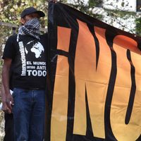 ¡Stop Trump!, el reclamo afuera de la embajada estadunidense