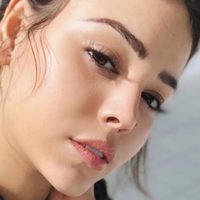 "¡Se va a rasgar!" Danna Paola envuelta en un papel brillante y sin nada debajo ¡Impresionante!