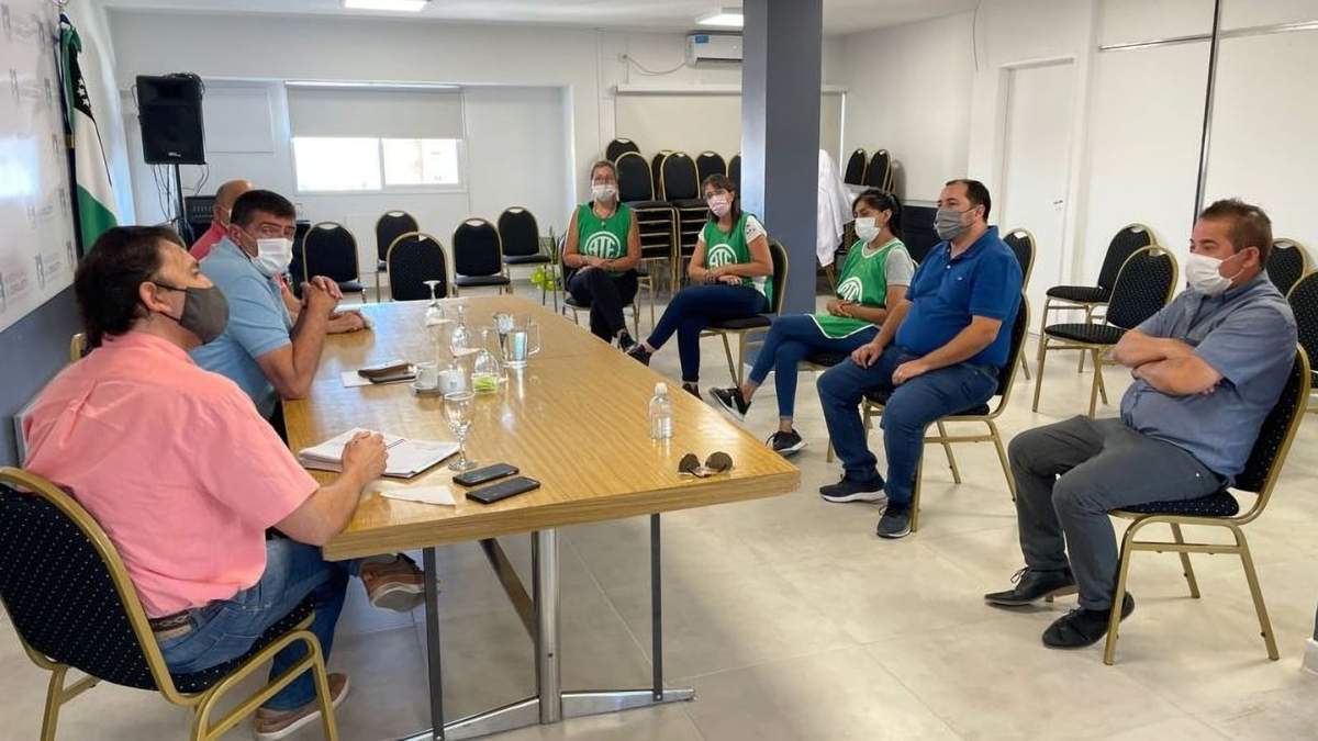 El intendente de Cipolletti se reunió con los referentes de ATE. Fuente: (Twitter)