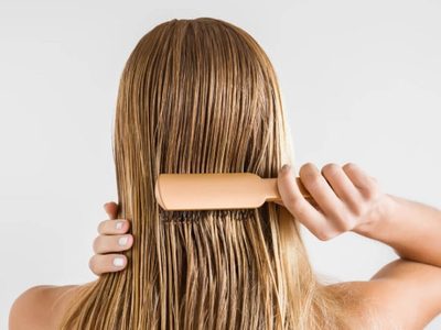 Cómo limpiar tu cepillo para el cabello y que quede como recién comprado