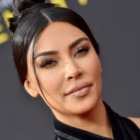 ¡Otra vez! Kim Kardashian y un vestuario muy jugado... ¿¡Qué se puso!?