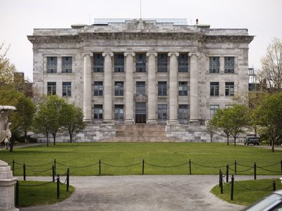 Esposa de exdirector de morgue de Harvard admite robar y vender partes de cadáveres humanos