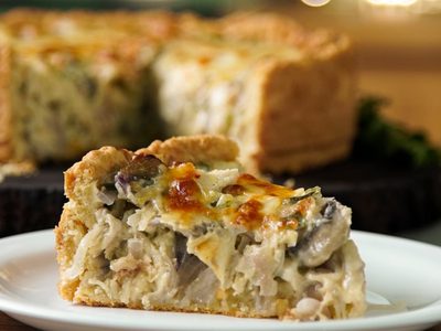 Económica, rendidora y deliciosa: con solo una pechuga de pollo hacé esta increíble tarta