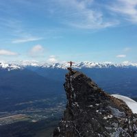 Impactante: capturan una extraña luz sobre el cerro Piltriquitrón
