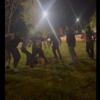 Brutal pelea a la salida del boliche en Rincón de los Sauces; patearon en el piso a un adolescente