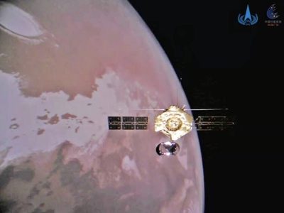 China publica nuevas imágenes de su orbitador y rover en Marte