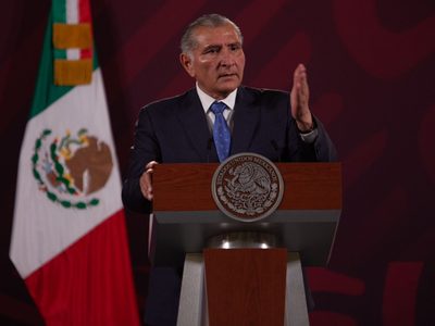 Un "despropósito", permitir que el INAI funcionara con cuatro consejeros: Adán Augusto López